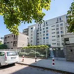 Metro Wilanowska Homely Apartment